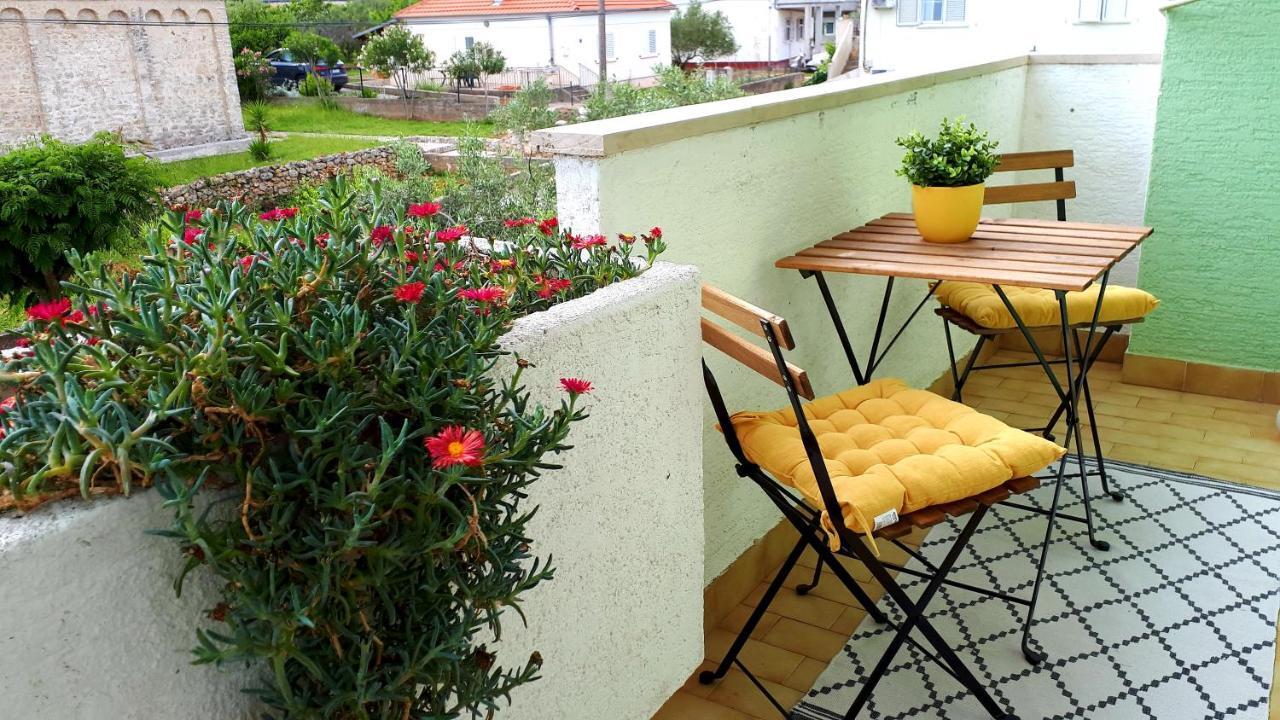 Apartments Julija Преко Экстерьер фото